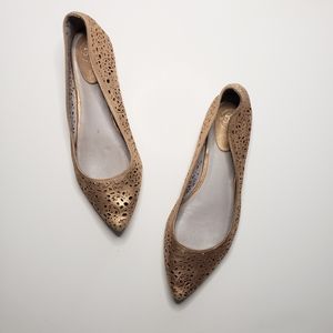 Johnston And Murphy Size 7 Leather Perforated Laser Cut Pointy Toe Metallic Flat